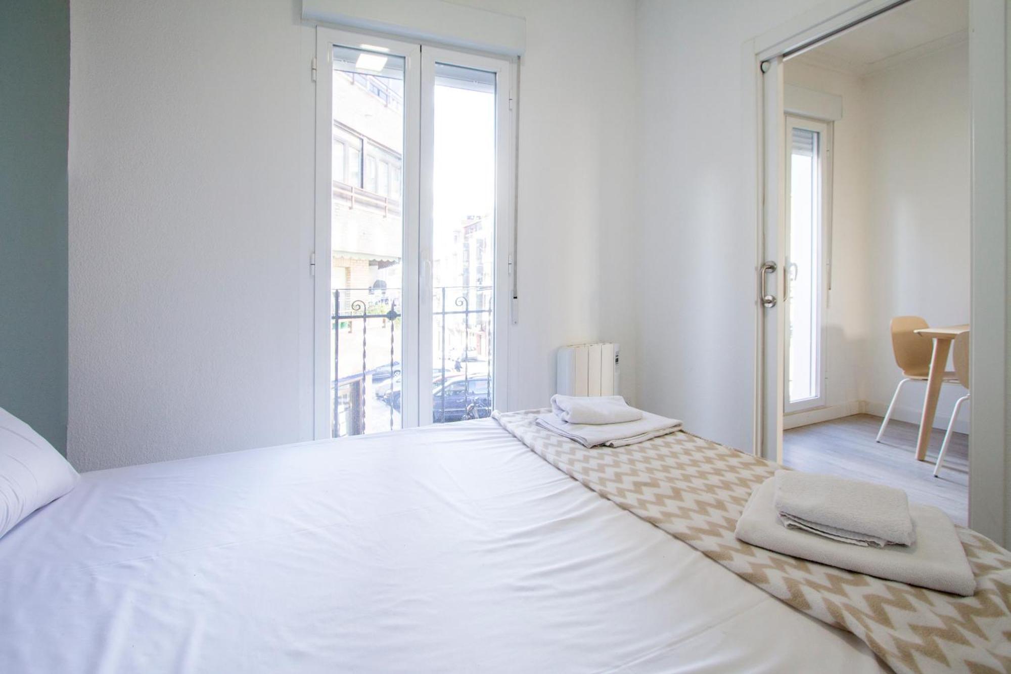 Apartamentos Tetuan Sandino マドリード エクステリア 写真