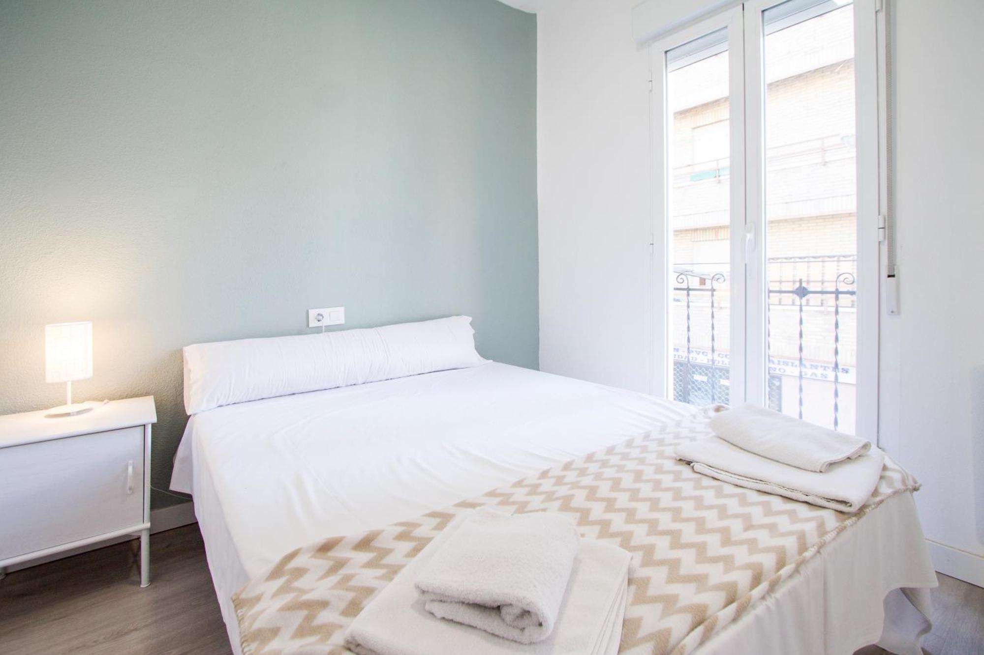 Apartamentos Tetuan Sandino マドリード エクステリア 写真