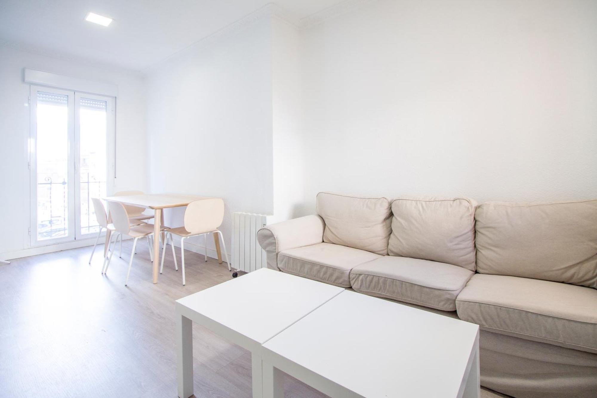Apartamentos Tetuan Sandino マドリード エクステリア 写真