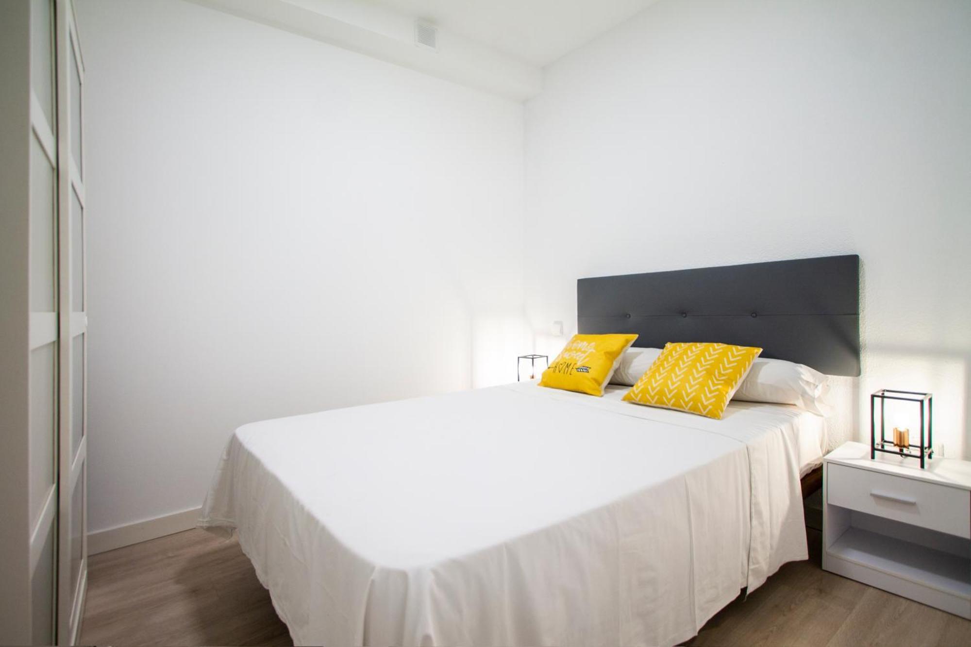 Apartamentos Tetuan Sandino マドリード エクステリア 写真